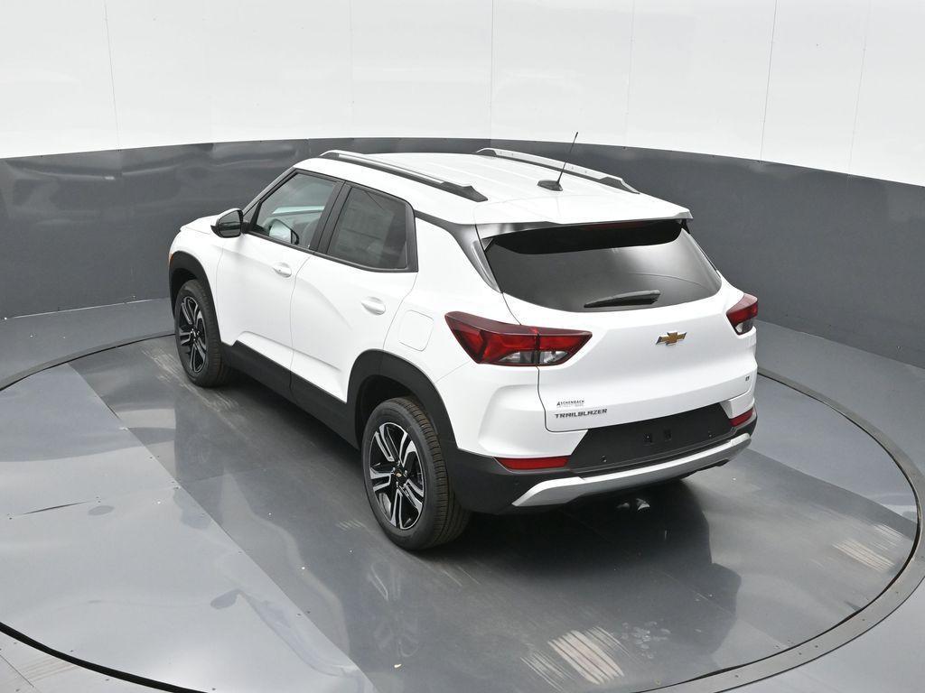new 2025 Chevrolet TrailBlazer car, priced at $27,600