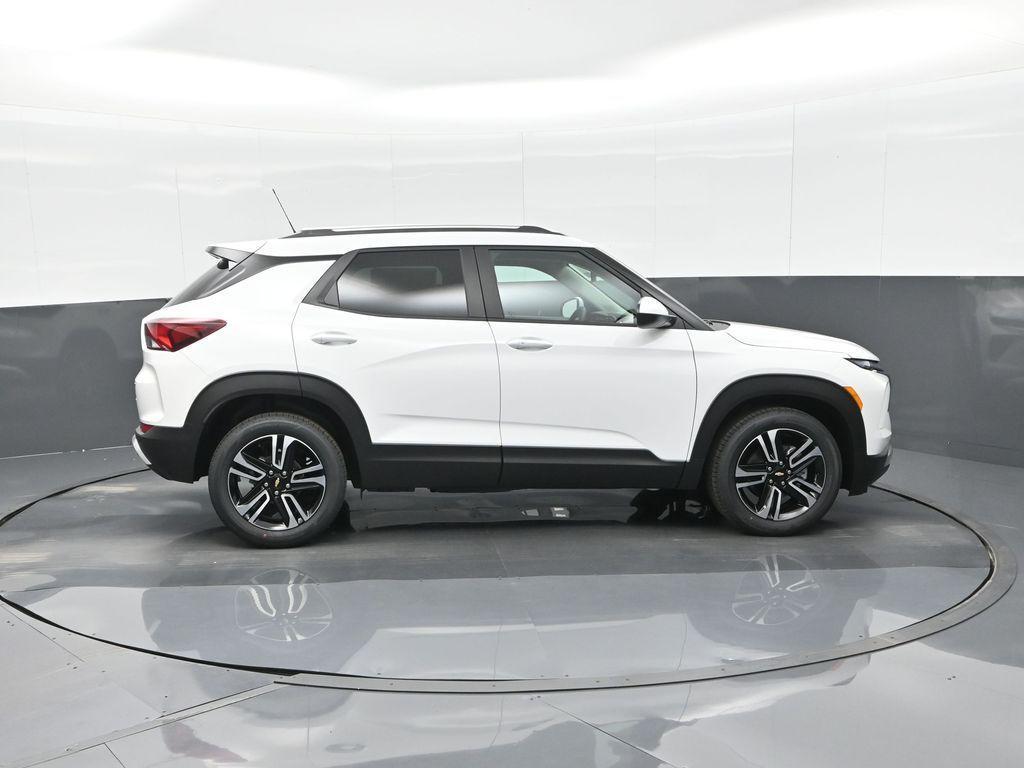 new 2025 Chevrolet TrailBlazer car, priced at $27,600