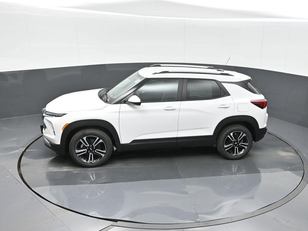 new 2025 Chevrolet TrailBlazer car, priced at $27,600