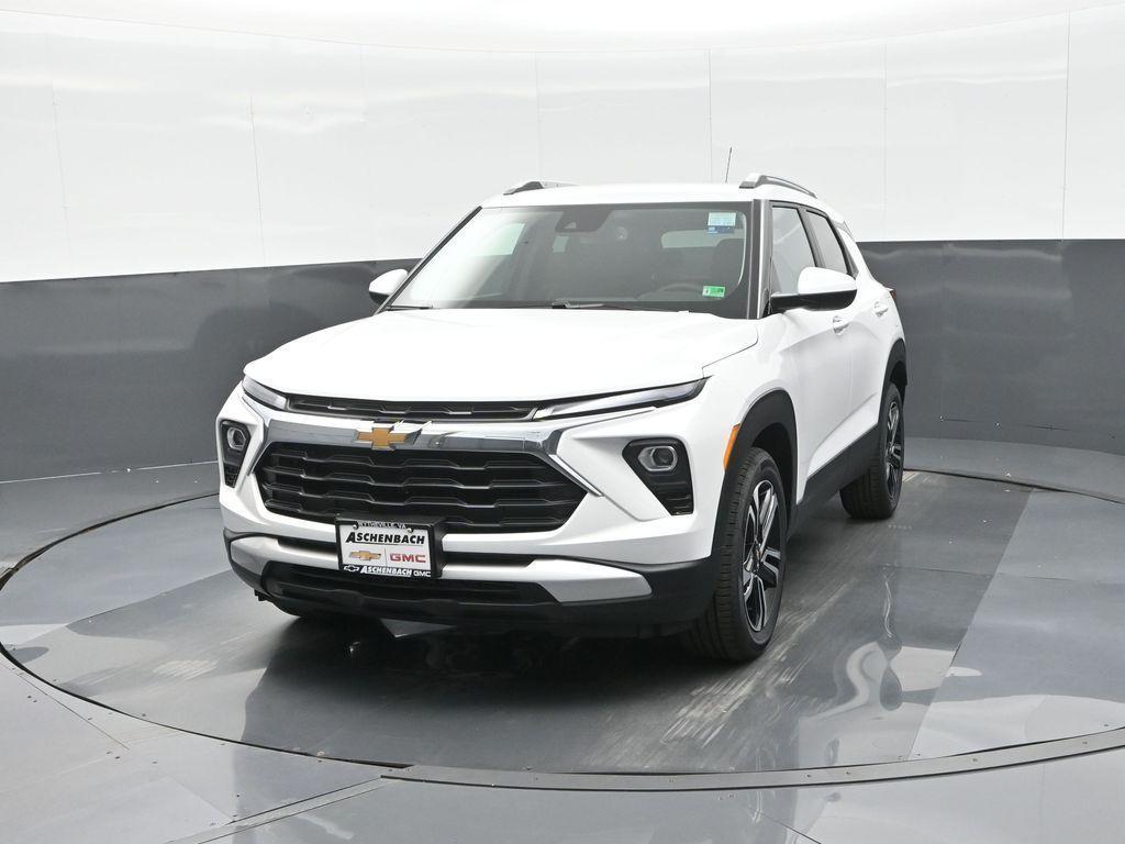 new 2025 Chevrolet TrailBlazer car, priced at $27,600