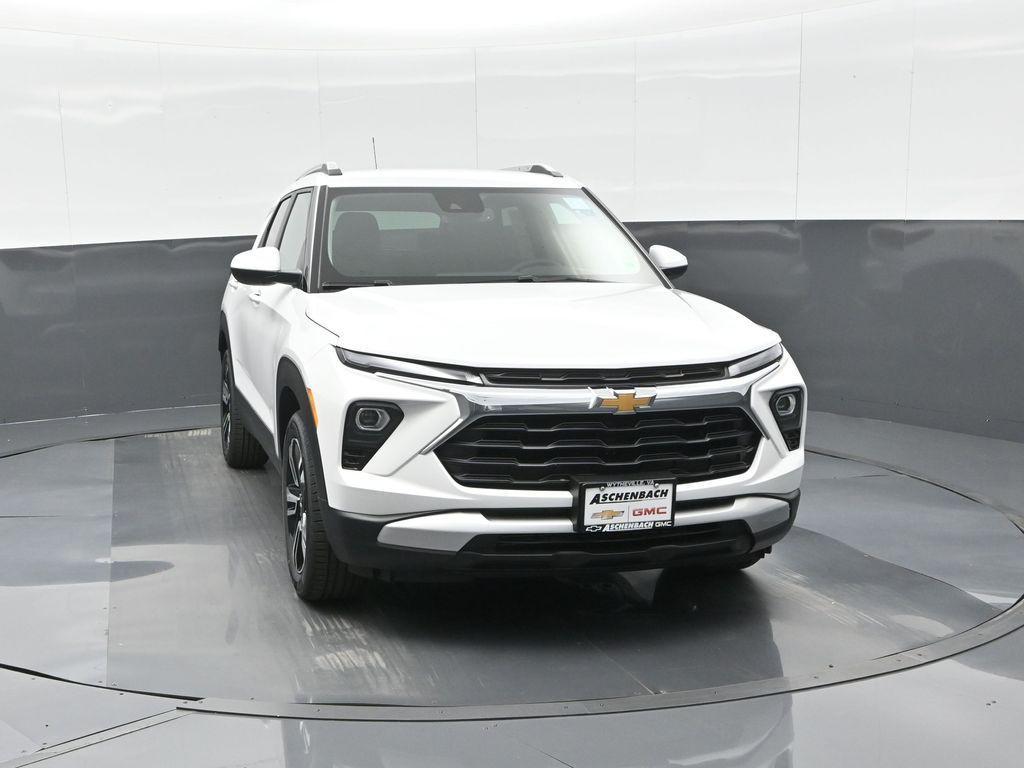 new 2025 Chevrolet TrailBlazer car, priced at $27,600