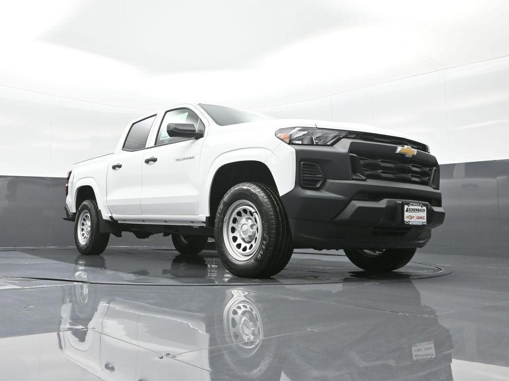 new 2025 Chevrolet Colorado car, priced at $33,400