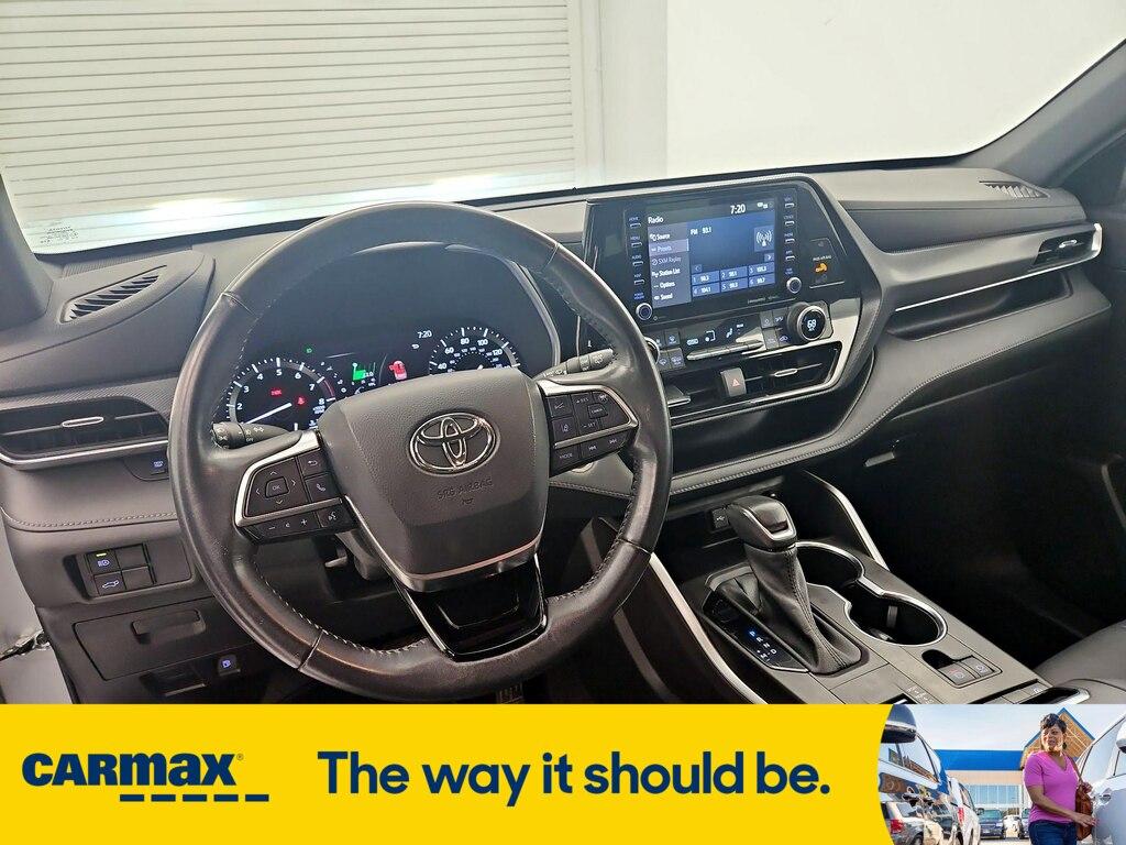 used 2021 Toyota Highlander car, priced at $30,998