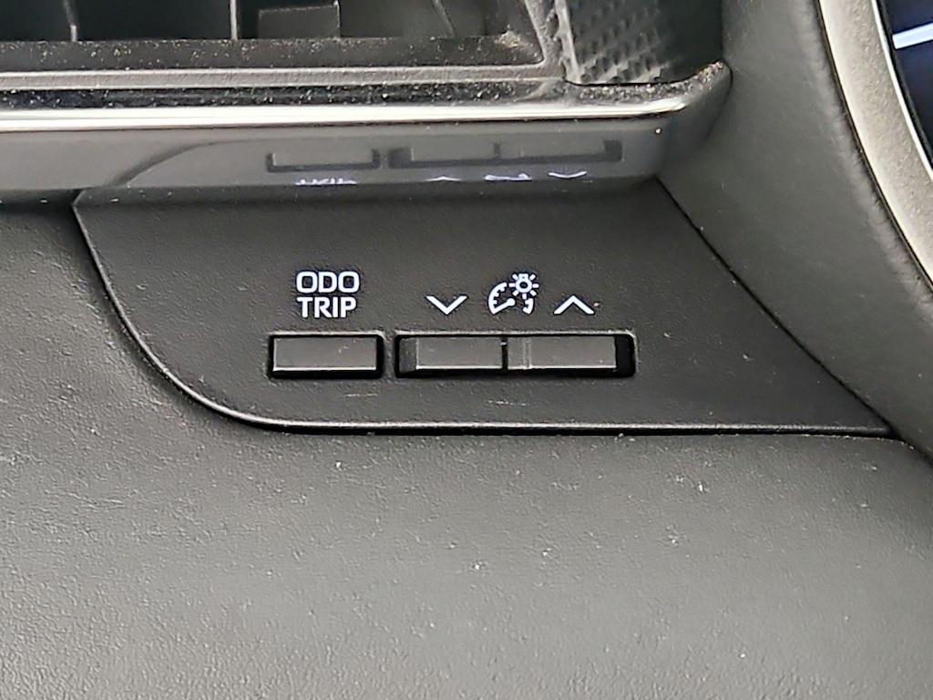 used 2021 Toyota Highlander car, priced at $30,998