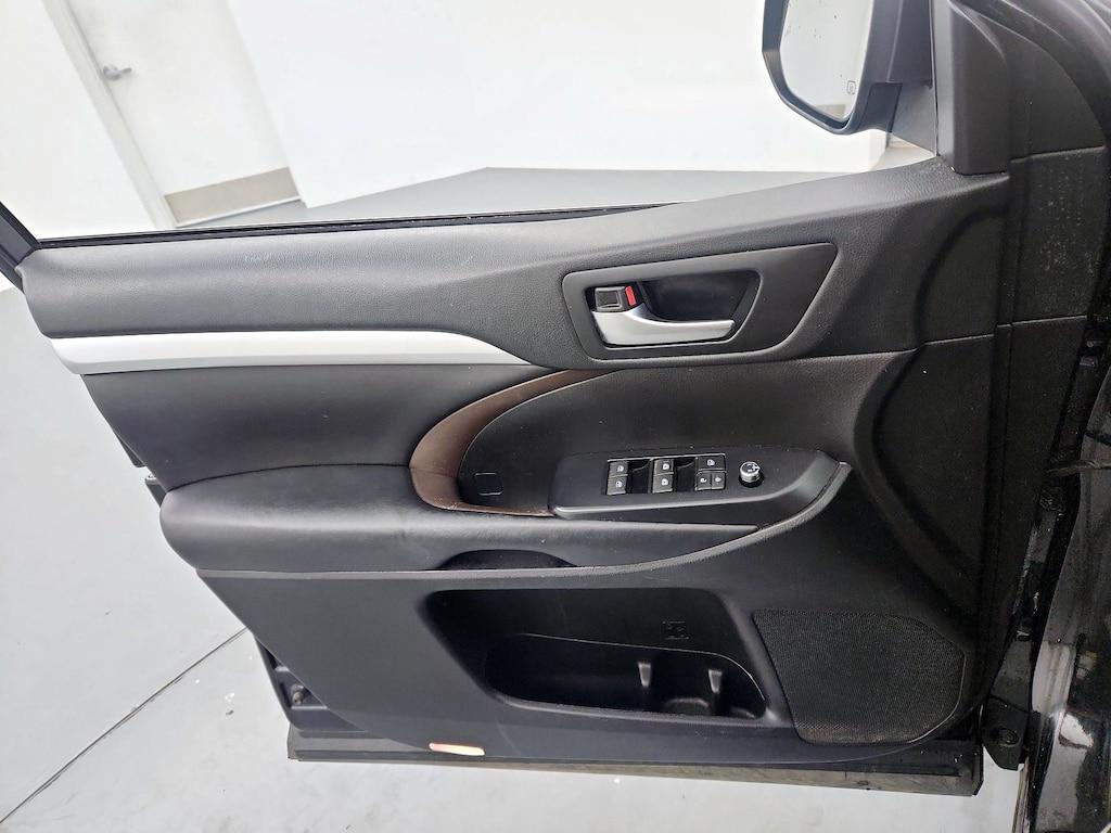 used 2018 Toyota Highlander car, priced at $23,998