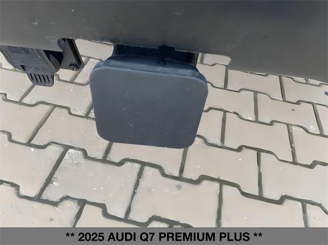 new 2025 Audi Q7 car, priced at $73,995