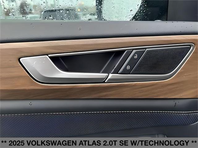 new 2025 Volkswagen Atlas car, priced at $44,990