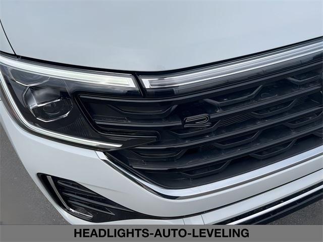 new 2025 Volkswagen Atlas car, priced at $57,286