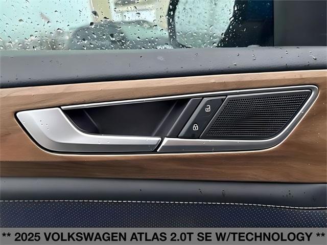 new 2025 Volkswagen Atlas car, priced at $45,995