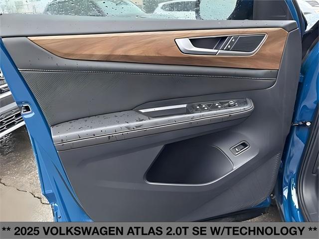 new 2025 Volkswagen Atlas car, priced at $45,995