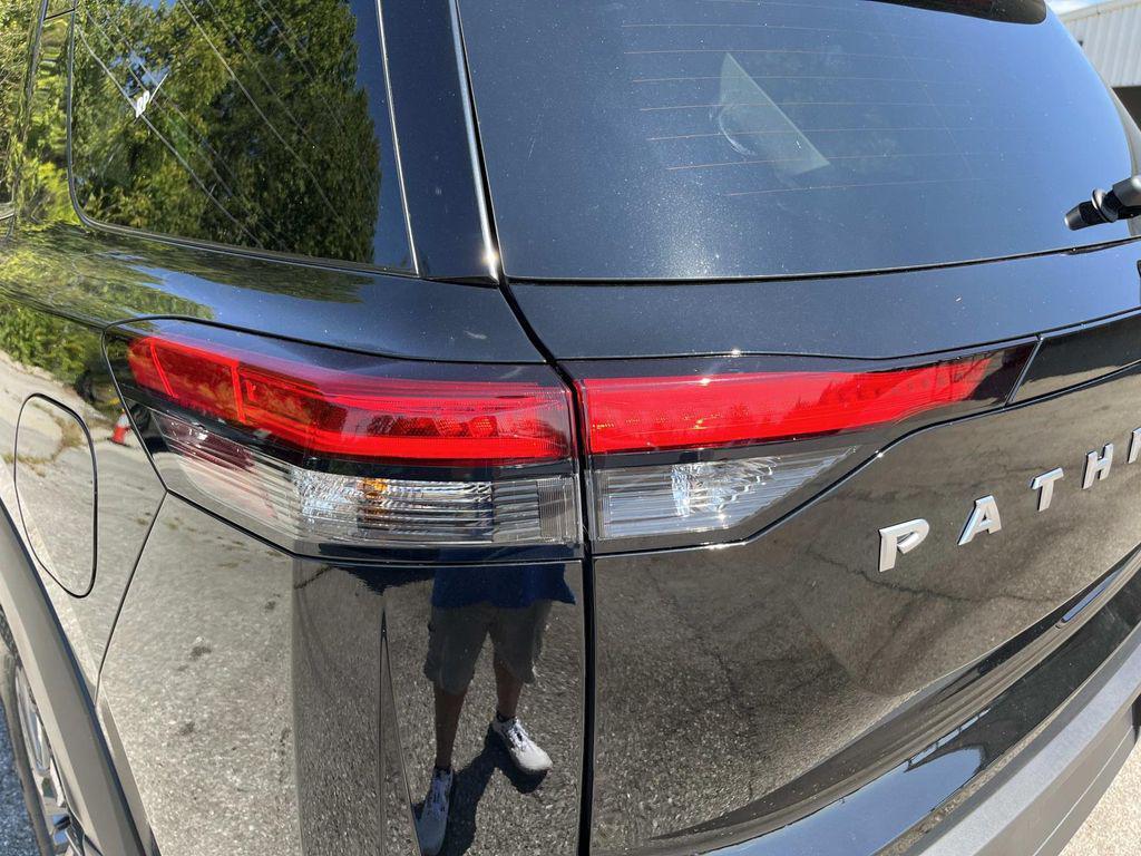new 2025 Nissan Pathfinder car, priced at $35,174