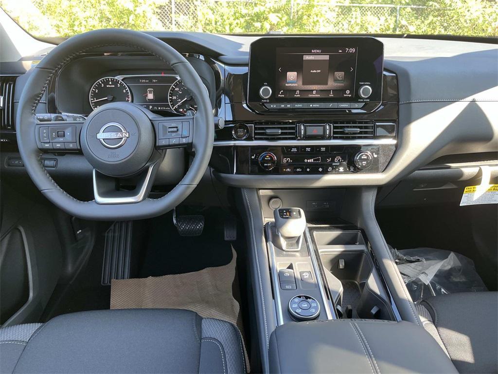 new 2025 Nissan Pathfinder car, priced at $41,006