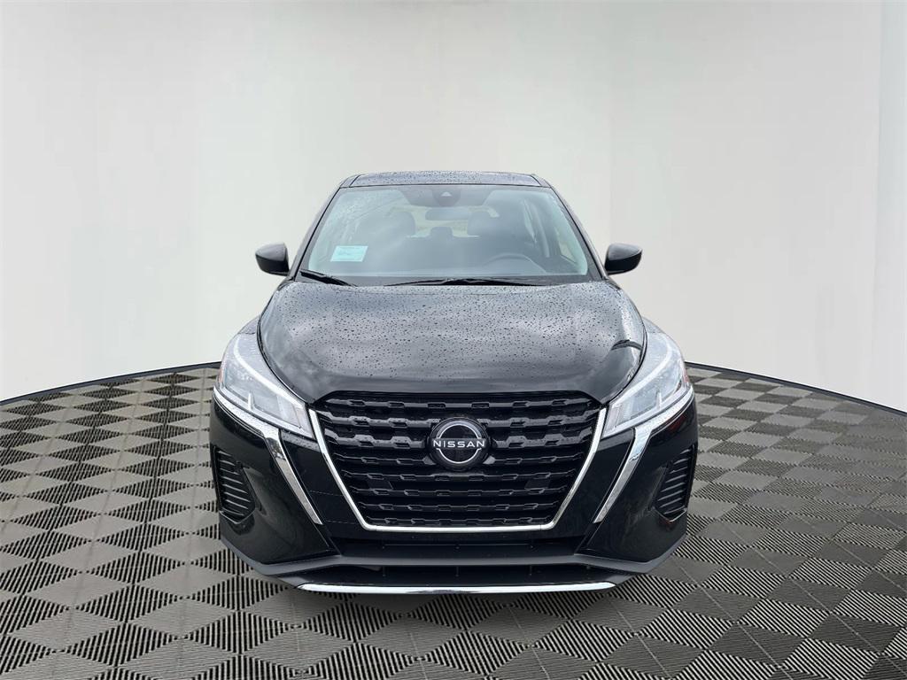 new 2025 Nissan Kicks car, priced at $22,040