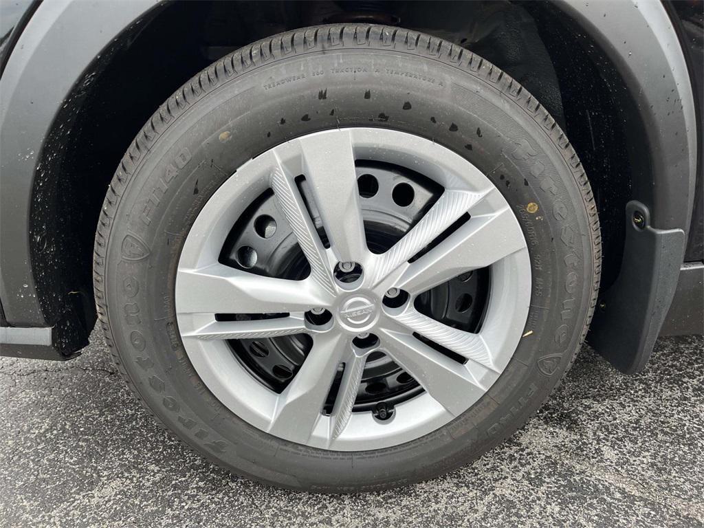 new 2025 Nissan Kicks car, priced at $22,040