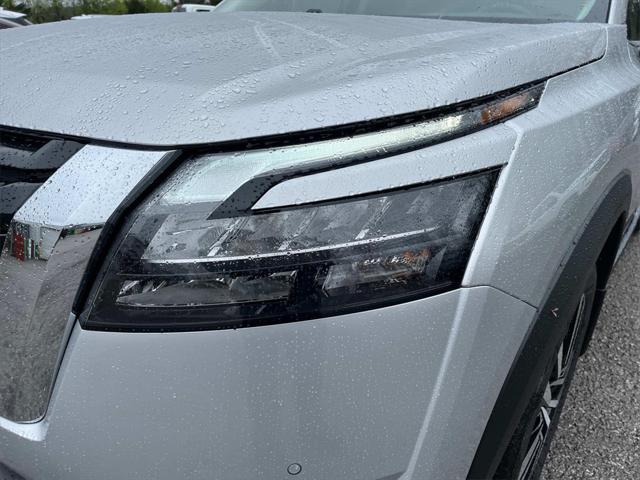 new 2025 Nissan Pathfinder car, priced at $49,283