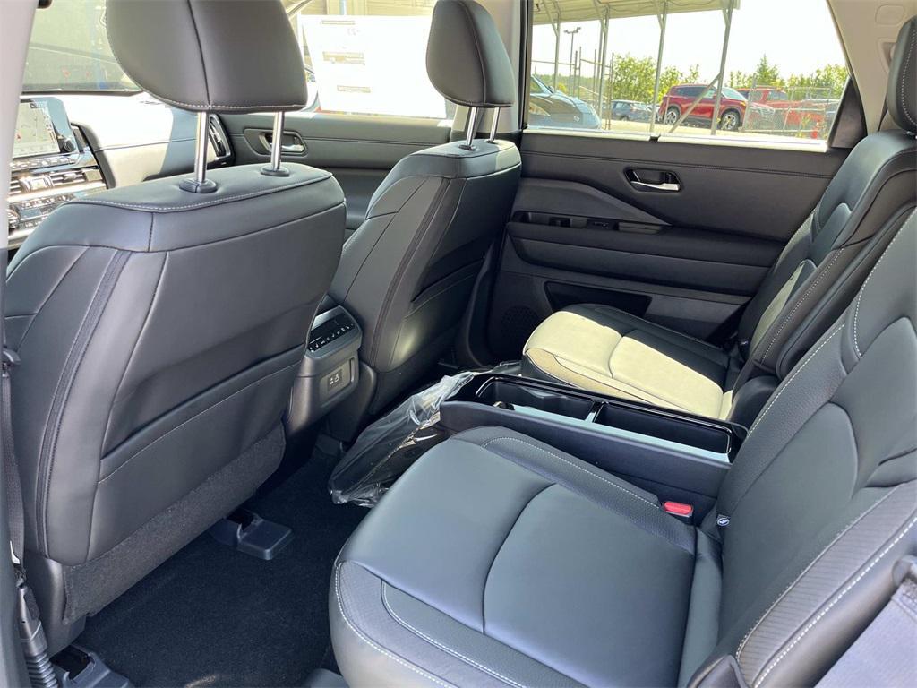 new 2025 Nissan Pathfinder car, priced at $46,132