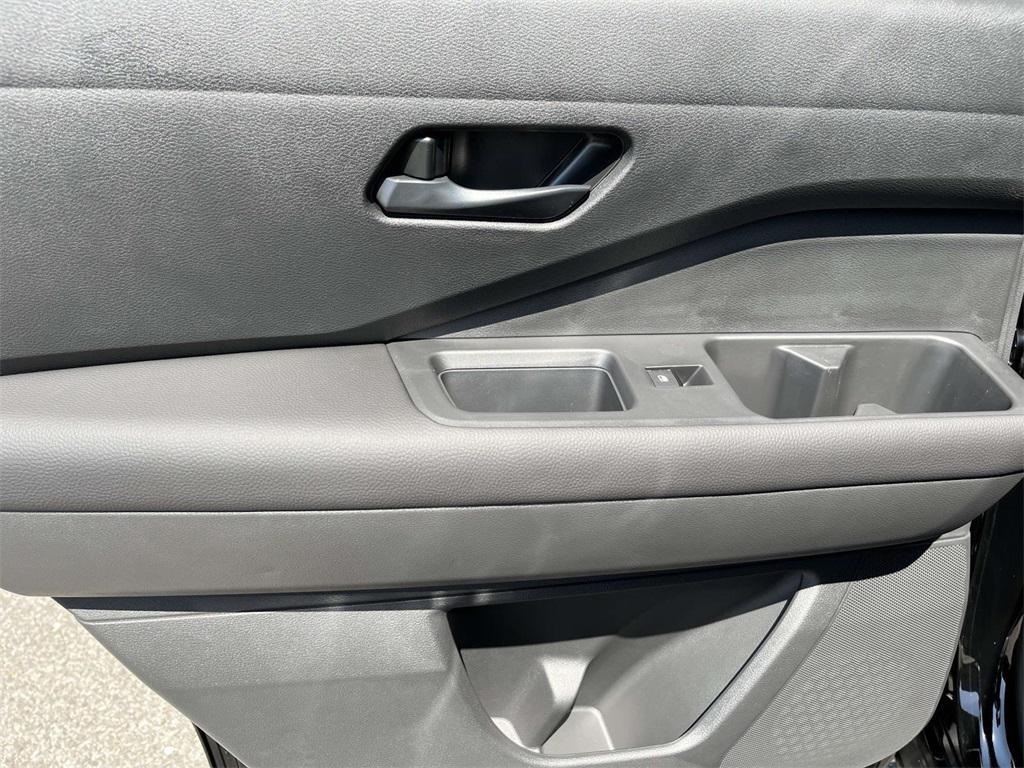 new 2025 Nissan Pathfinder car, priced at $40,174