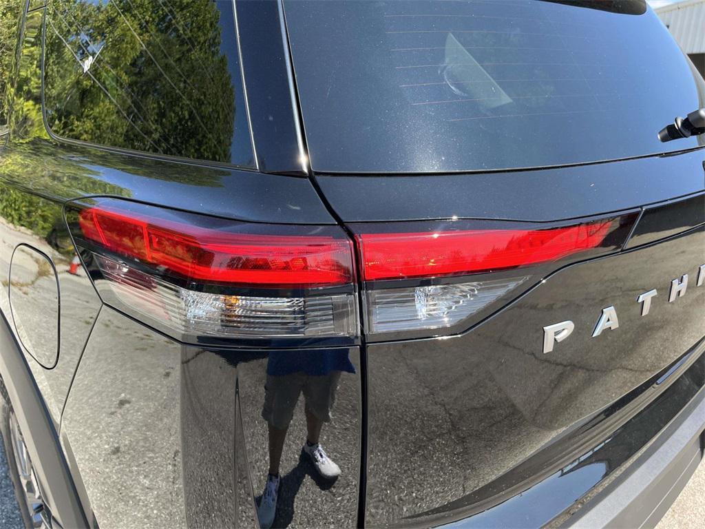 new 2025 Nissan Pathfinder car, priced at $40,174