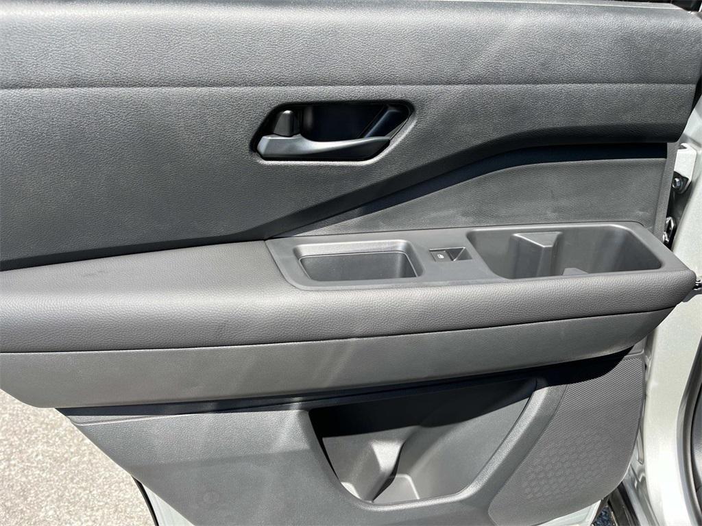 new 2025 Nissan Pathfinder car, priced at $35,606