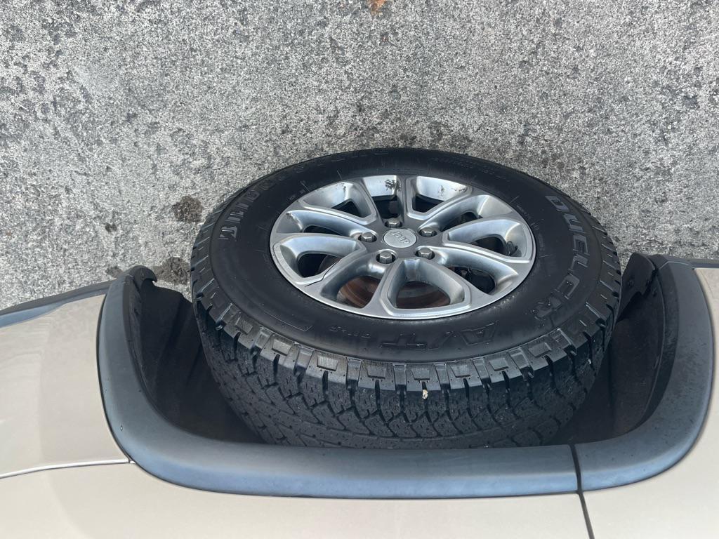 used 2014 Jeep Grand Cherokee car, priced at $8,250