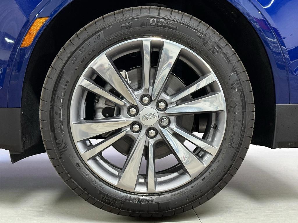 new 2025 Cadillac XT5 car, priced at $57,290