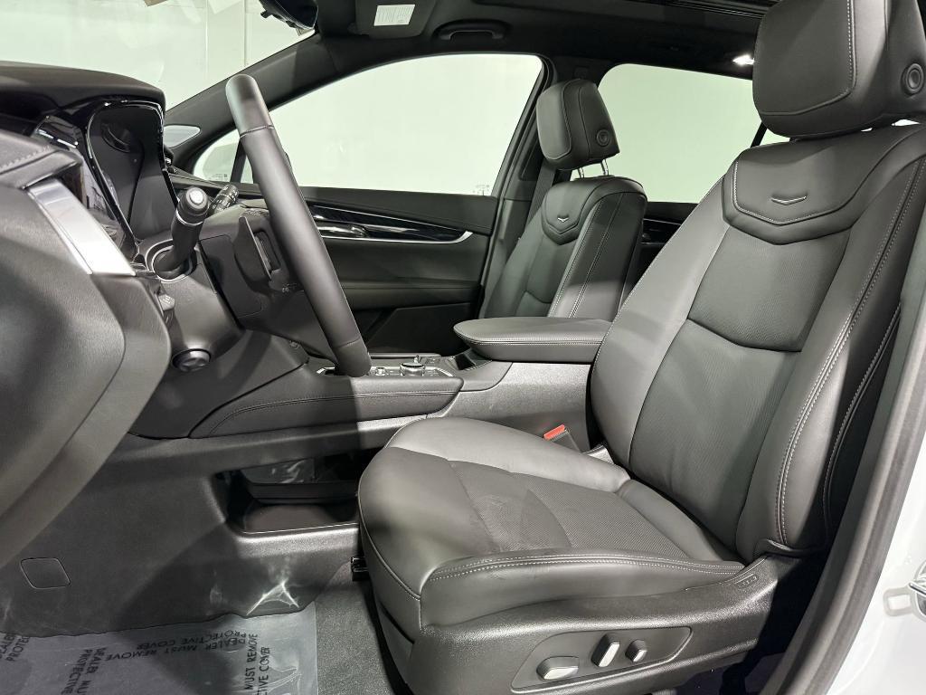 new 2025 Cadillac XT6 car, priced at $62,581