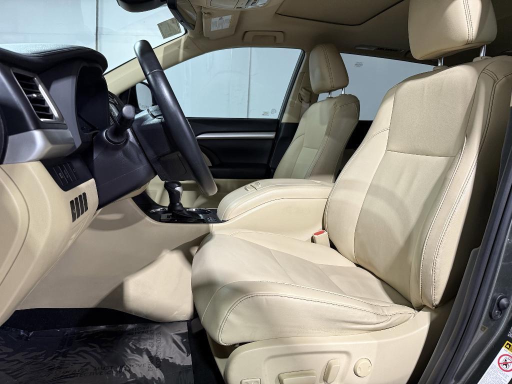 used 2019 Toyota Highlander car, priced at $26,498