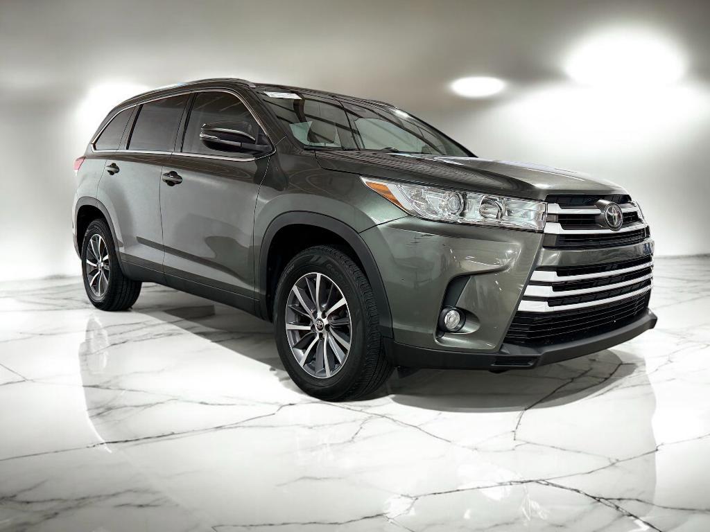 used 2019 Toyota Highlander car, priced at $26,498