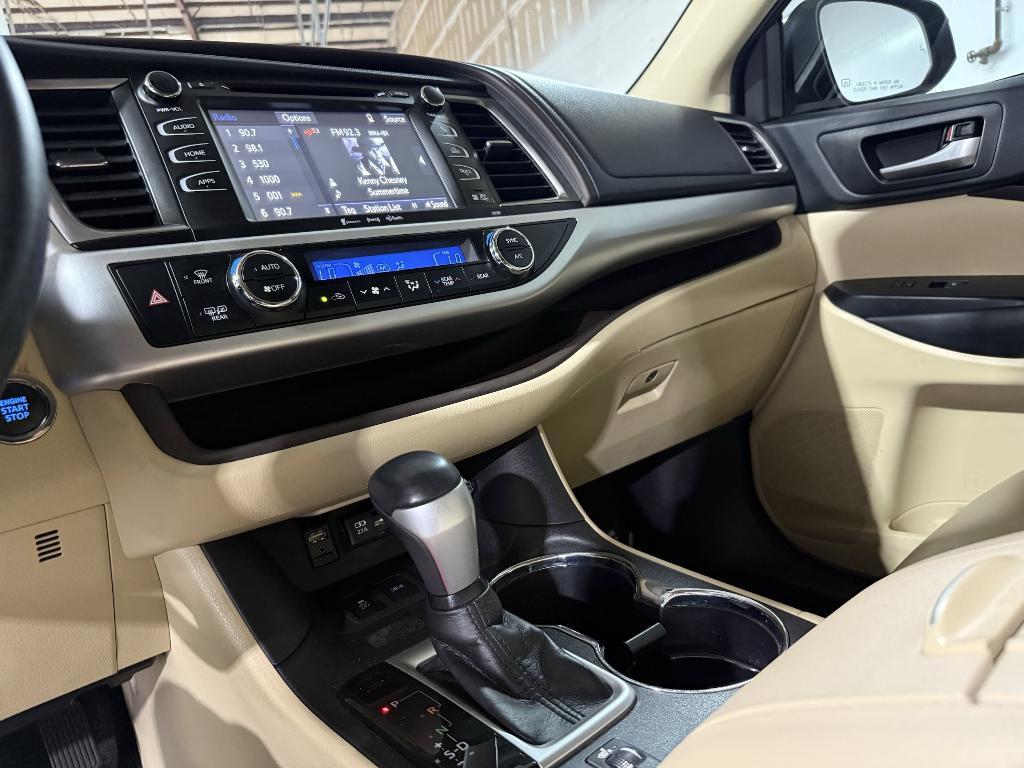 used 2019 Toyota Highlander car, priced at $26,498