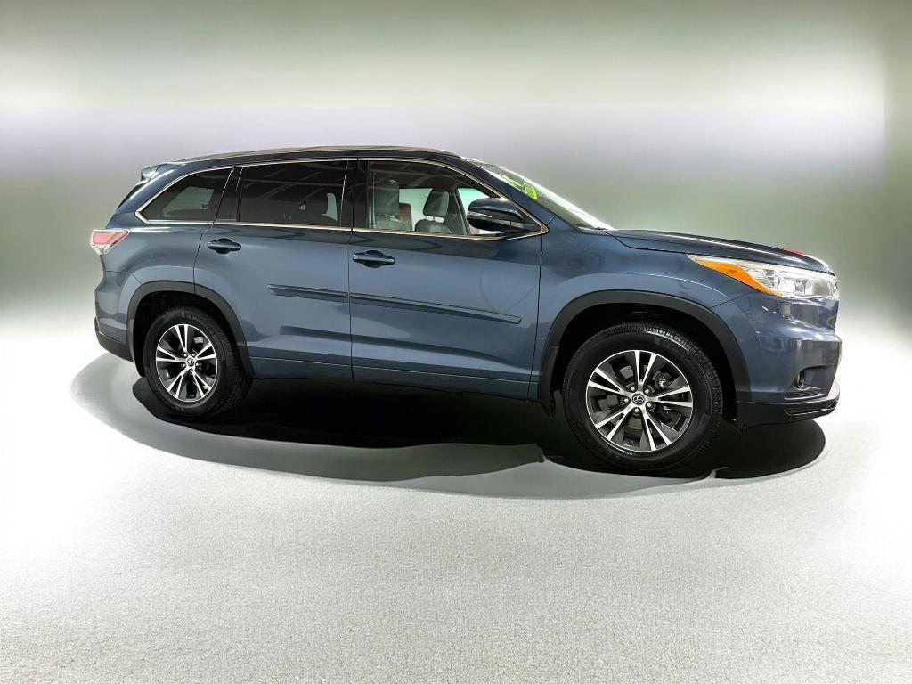 used 2016 Toyota Highlander car, priced at $14,998
