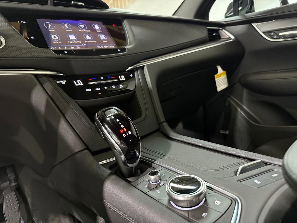 new 2025 Cadillac XT5 car, priced at $38,523