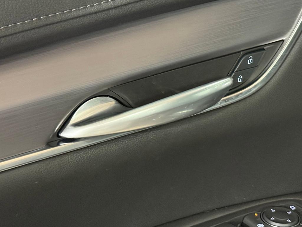 new 2025 Cadillac XT5 car, priced at $38,523