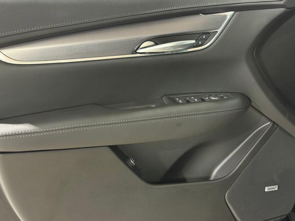 new 2025 Cadillac XT5 car, priced at $38,523