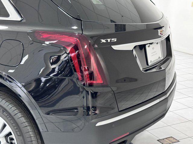 new 2025 Cadillac XT5 car, priced at $45,640