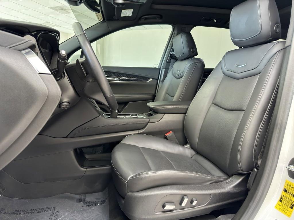 used 2022 Cadillac XT6 car, priced at $36,998