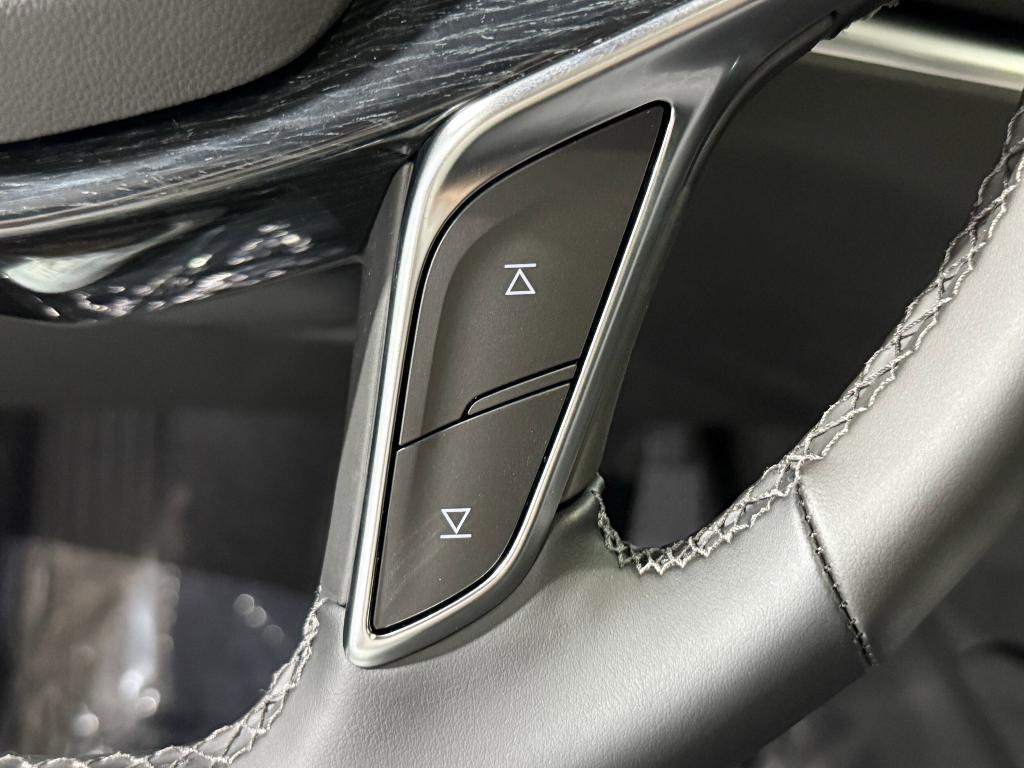 new 2025 Cadillac XT5 car, priced at $57,181