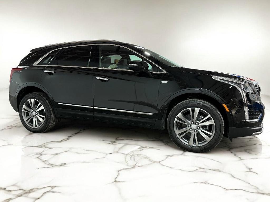 new 2025 Cadillac XT5 car, priced at $57,181