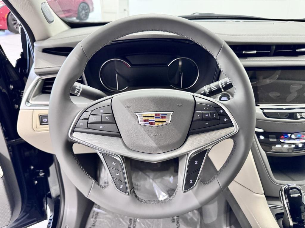 new 2025 Cadillac XT5 car, priced at $53,615