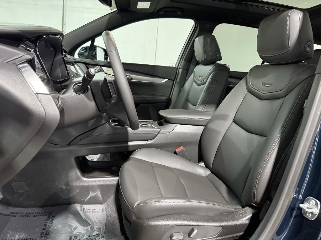 new 2025 Cadillac XT6 car, priced at $51,982