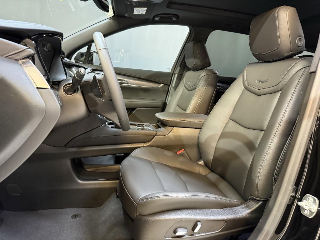 new 2025 Cadillac XT6 car, priced at $51,781