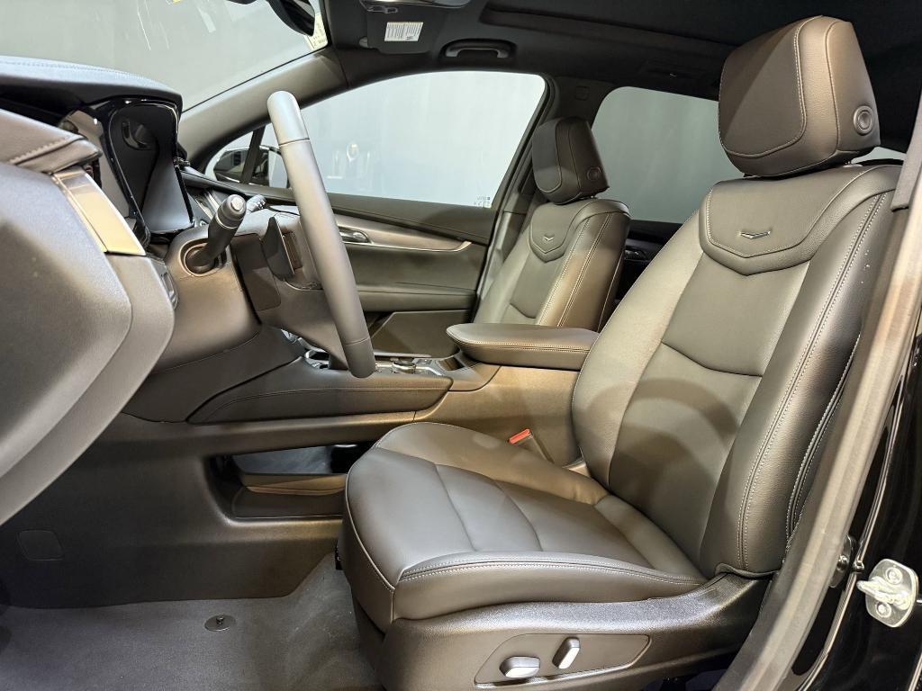 new 2025 Cadillac XT6 car, priced at $50,583