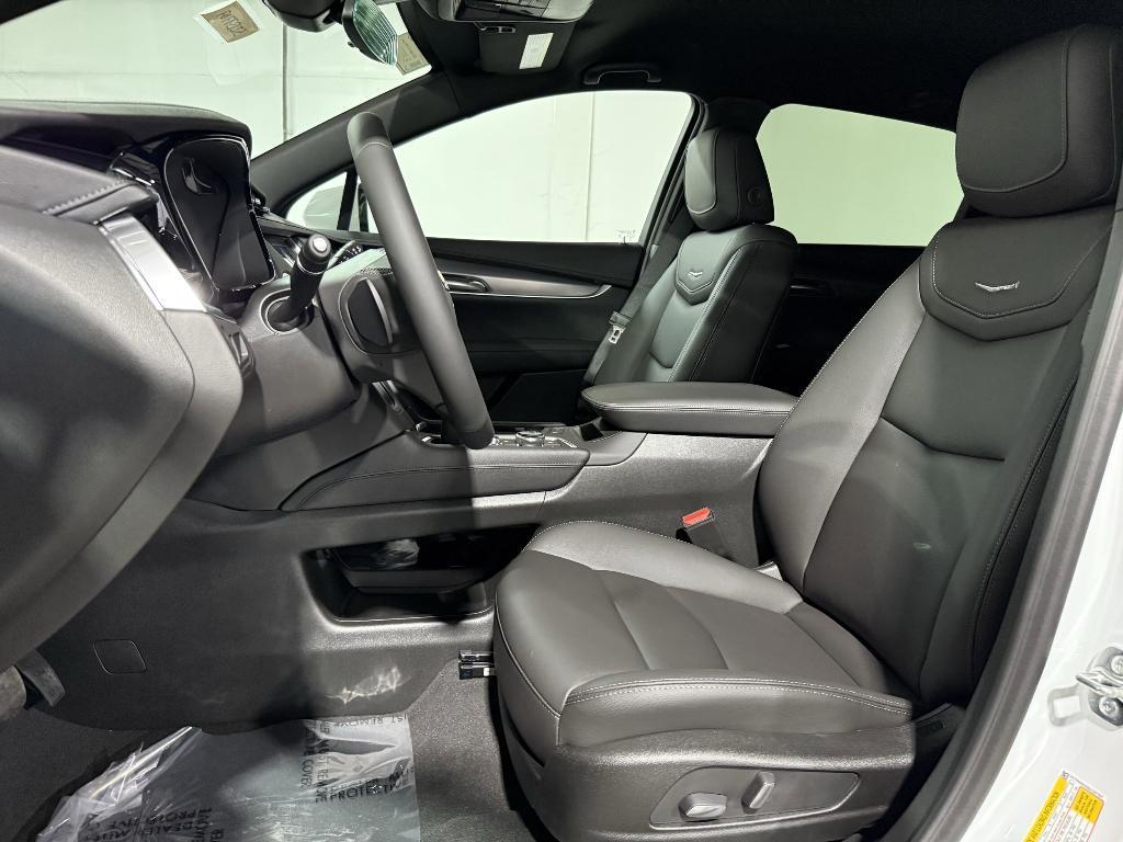 new 2025 Cadillac XT5 car, priced at $46,611