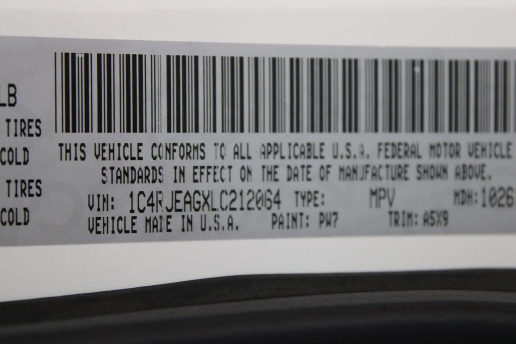 used 2020 Jeep Grand Cherokee car, priced at $18,999
