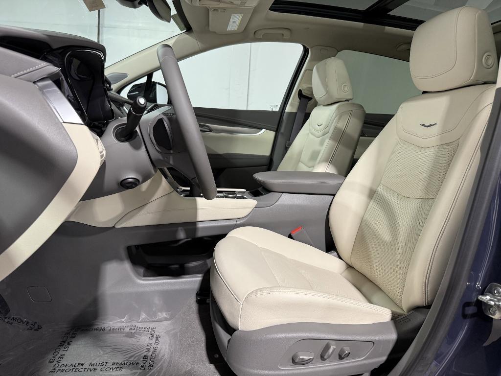 new 2025 Cadillac XT5 car, priced at $49,313