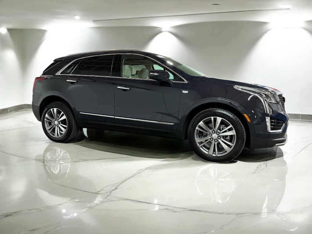 new 2025 Cadillac XT5 car, priced at $49,313