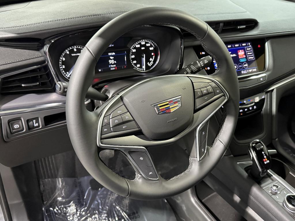 new 2025 Cadillac XT5 car, priced at $40,183