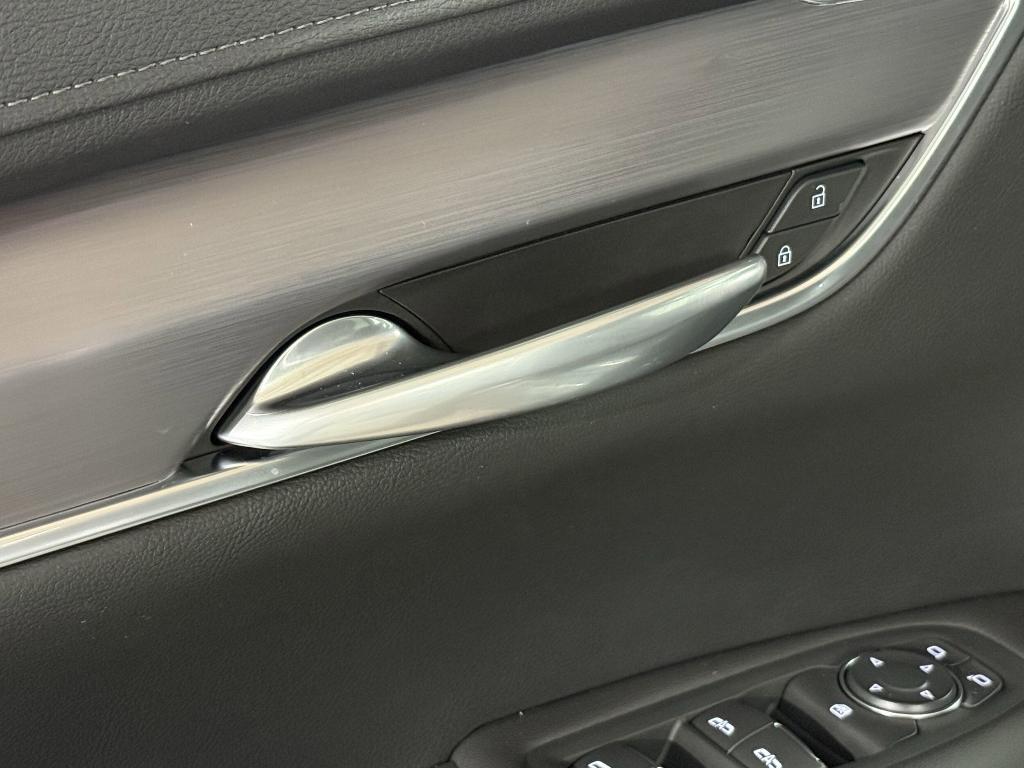 new 2025 Cadillac XT5 car, priced at $40,183