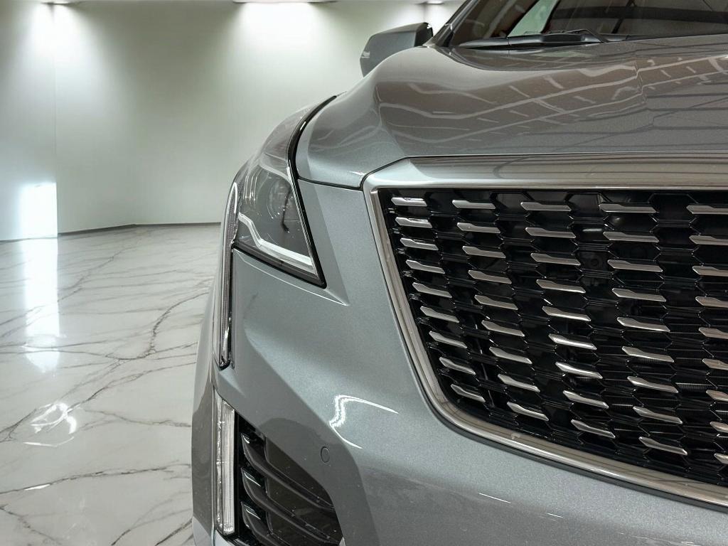 new 2025 Cadillac XT5 car, priced at $40,183