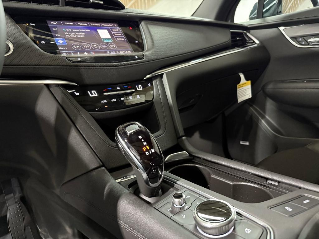 new 2025 Cadillac XT6 car, priced at $52,803