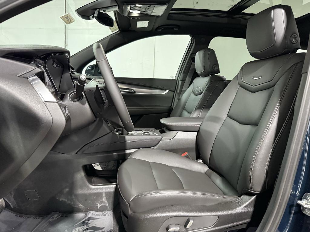 new 2025 Cadillac XT6 car, priced at $52,803